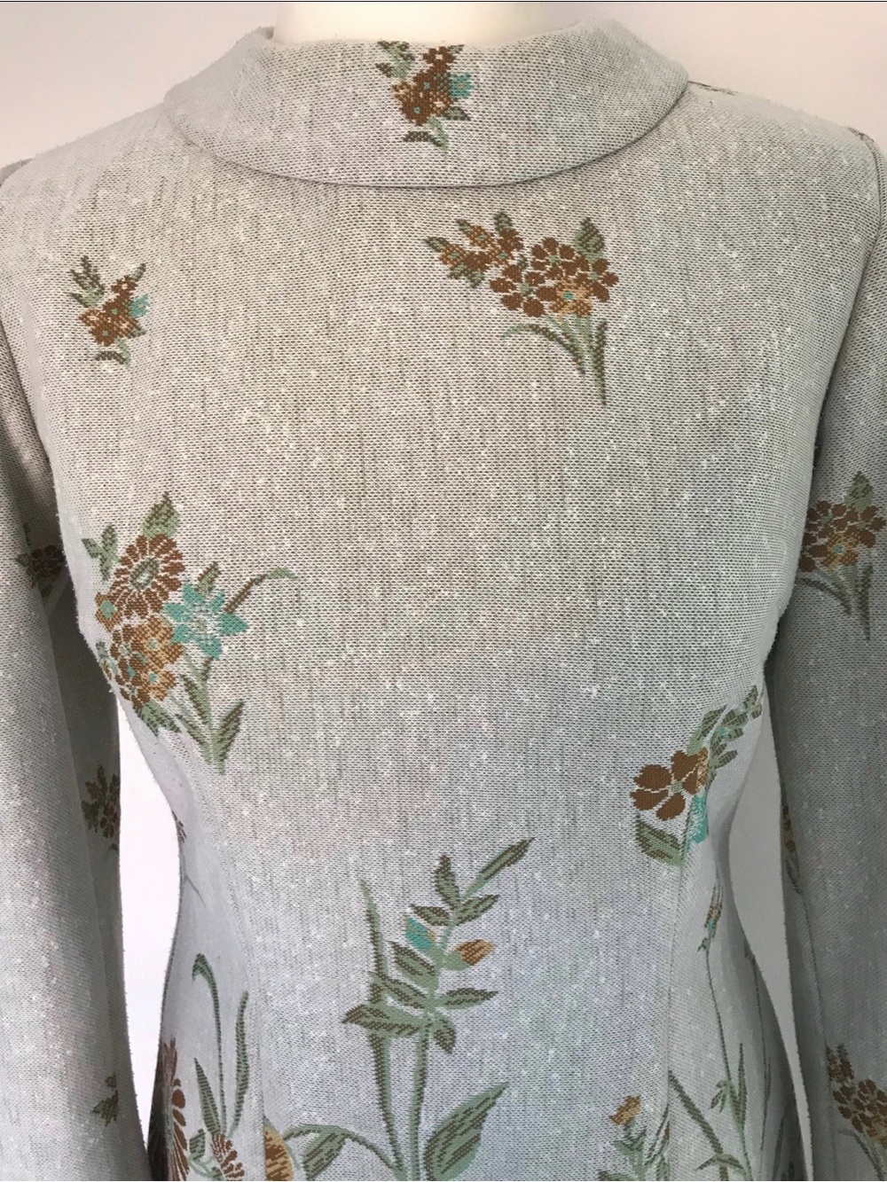 Vintage 1970  Jeannie Jersey Light Gray Floral Long-Sleeve Women's Dress